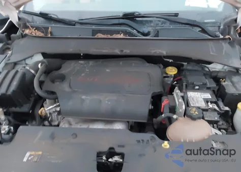 2018 Jeep Compass Latitude 4X4 z USA, uszkodzony, nr VIN 3C4NJDBB7JT112064